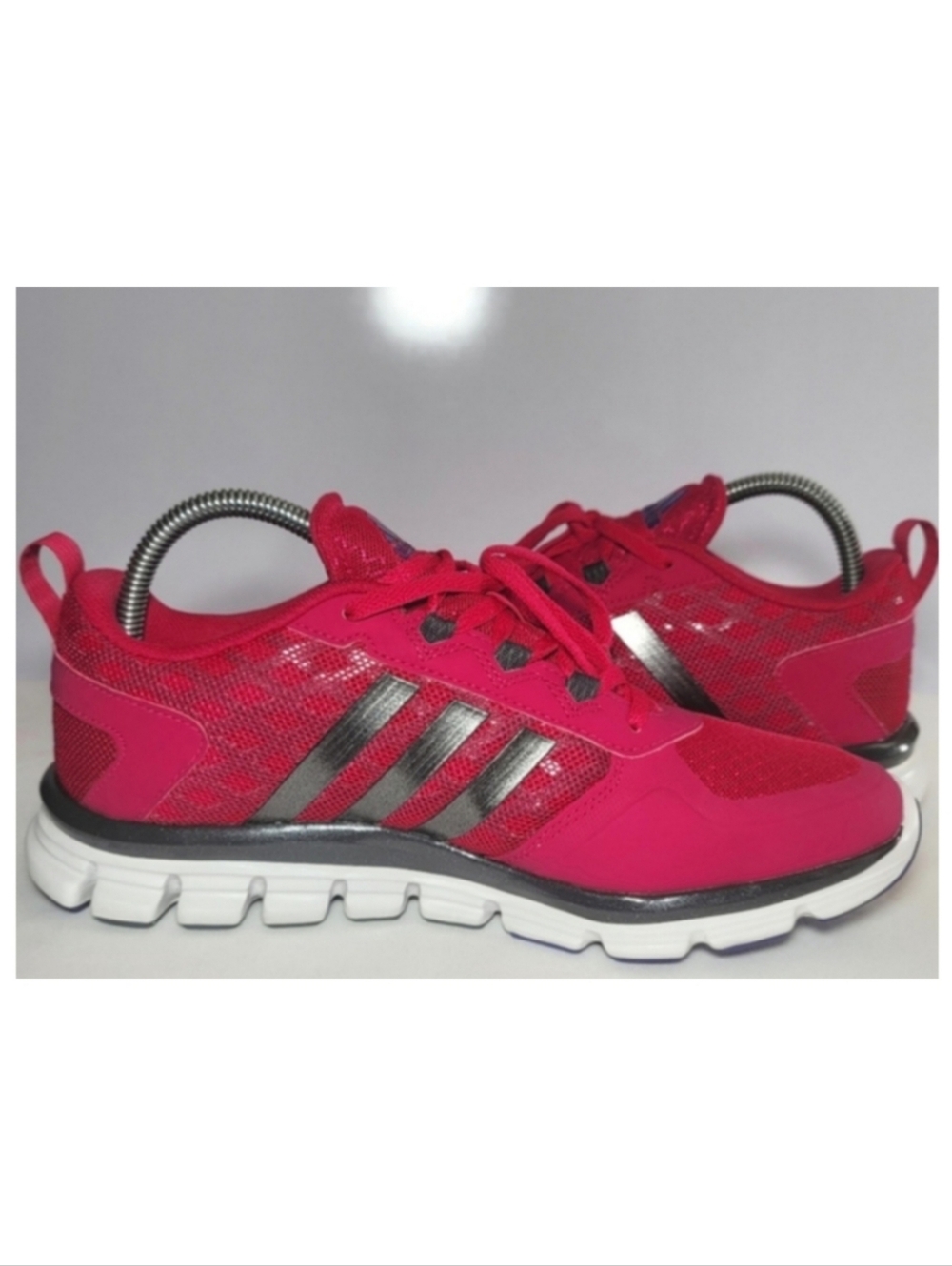Adidas Women's Size 9.5 Speed Trainer 2 Sneakers.